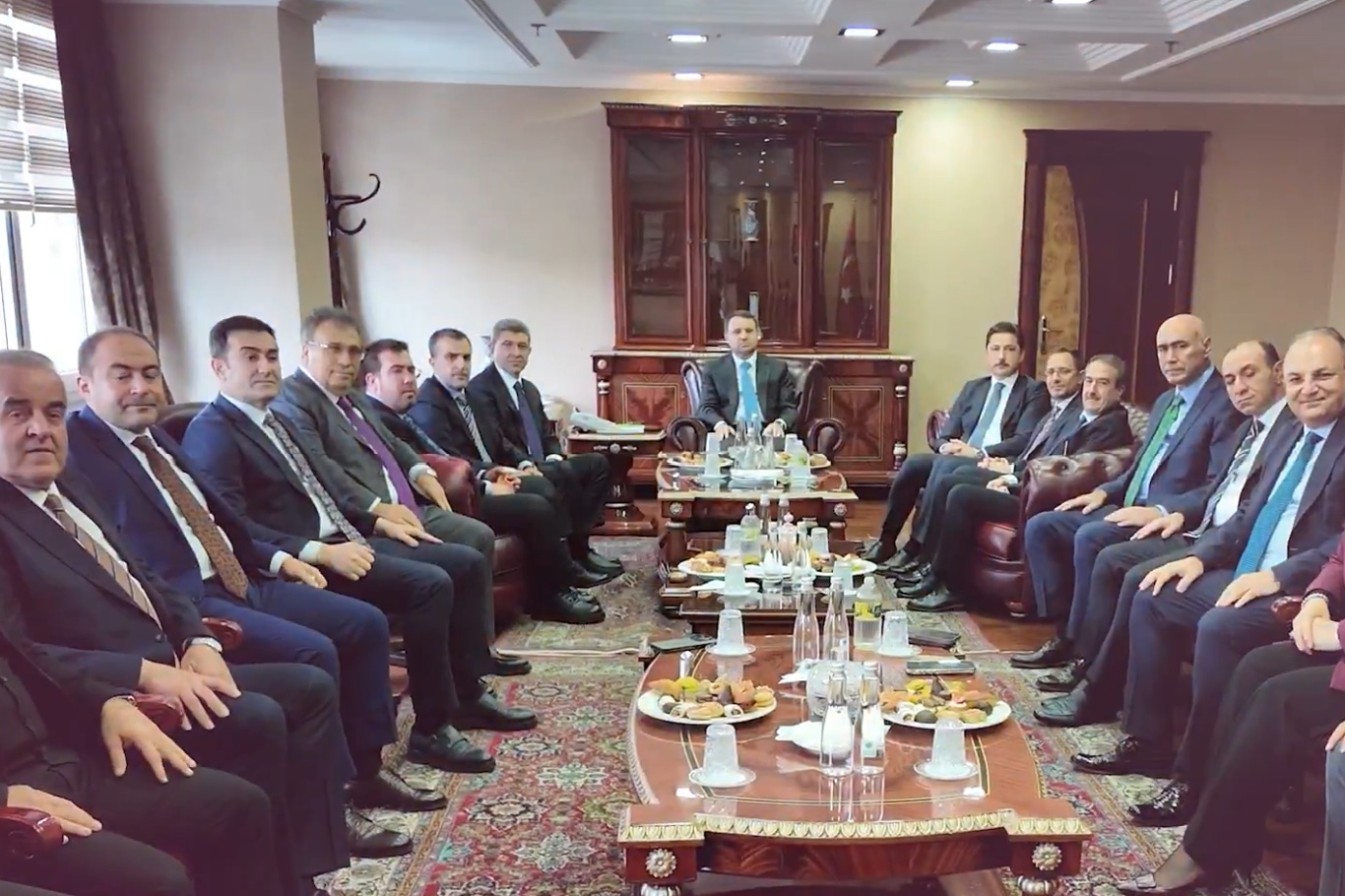 Bakan Gürlek HSK üyeleri ve personeliyle bir araya geldi