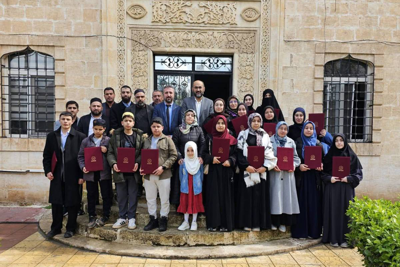 Şanlıurfa'da hafızlık coşkusu: 16 öğrenci mezun oldu