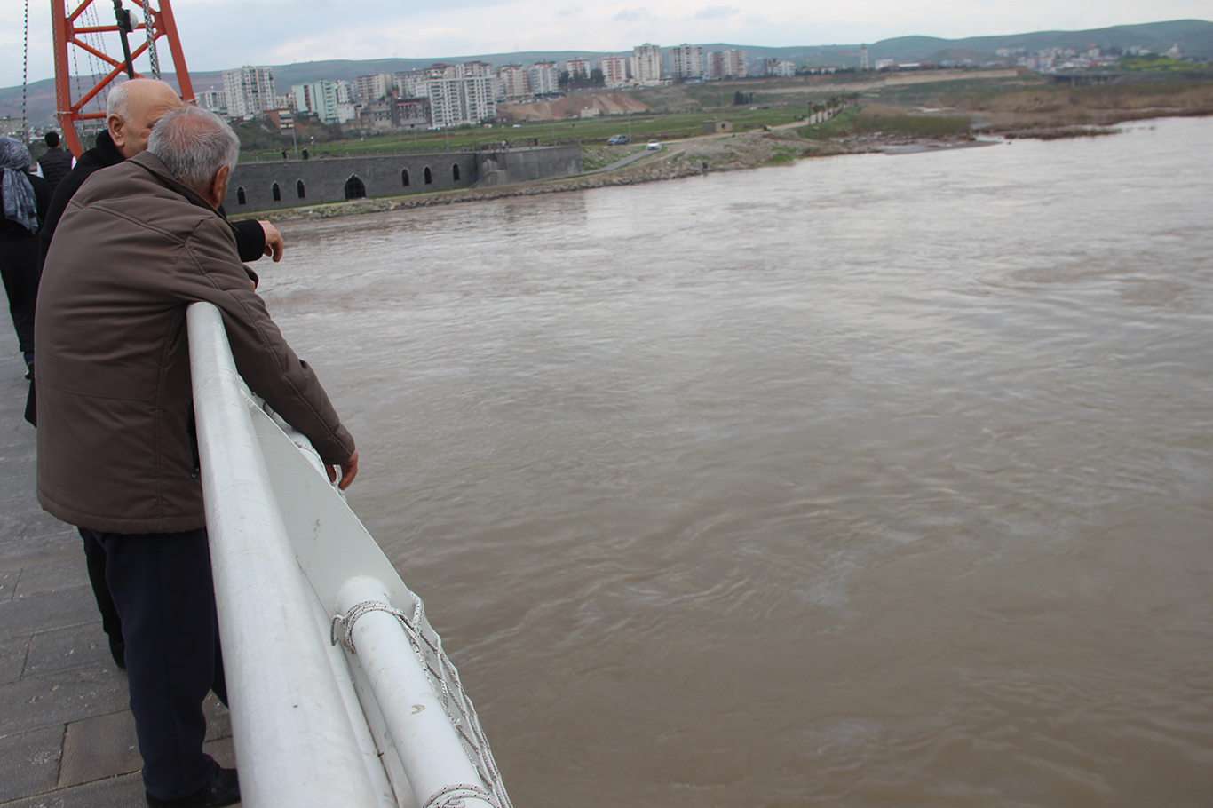 Cizre'de petrol boru hattında sızıntı paniğe yol açtı