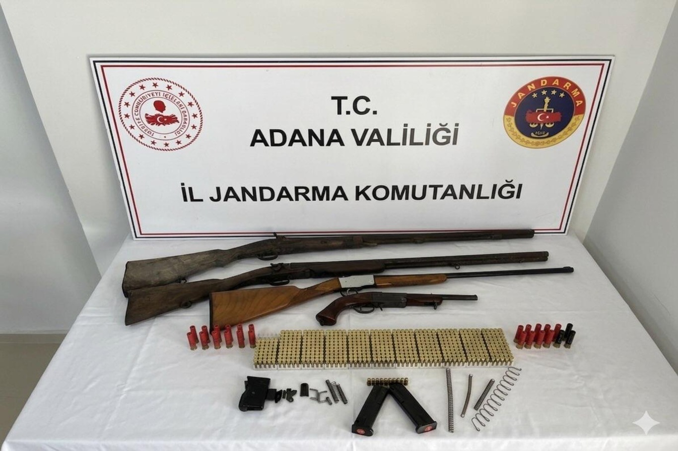 Adana'da ruhsatsız silah operasyonu: Bir gözaltı