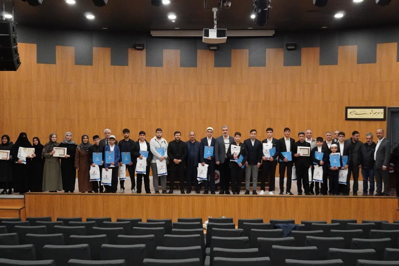 Bingöl'de 19 hafız öğrenci belge almaya hak kazandı