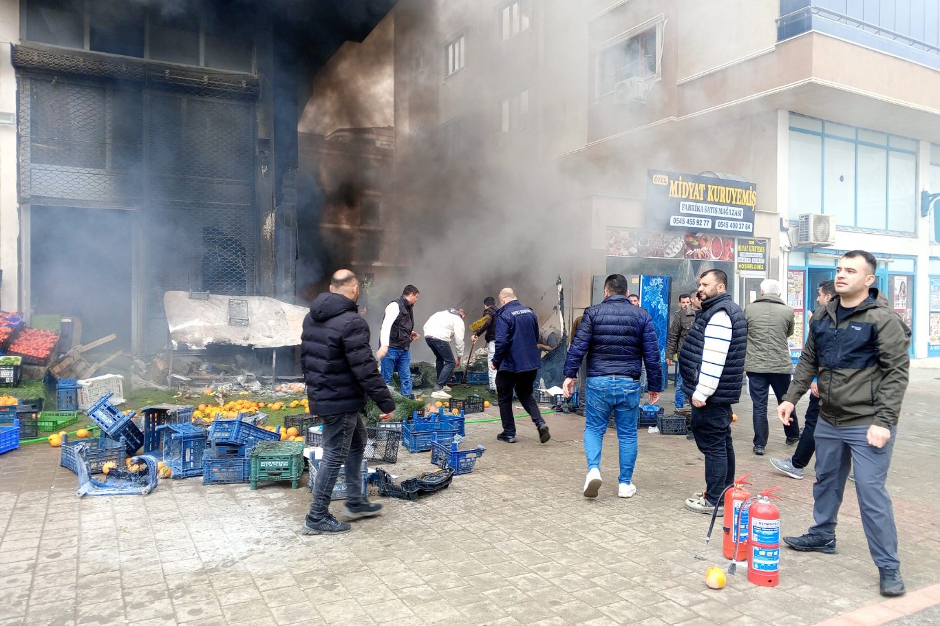 Mardin'de manavda çıkan yangın söndürüldü