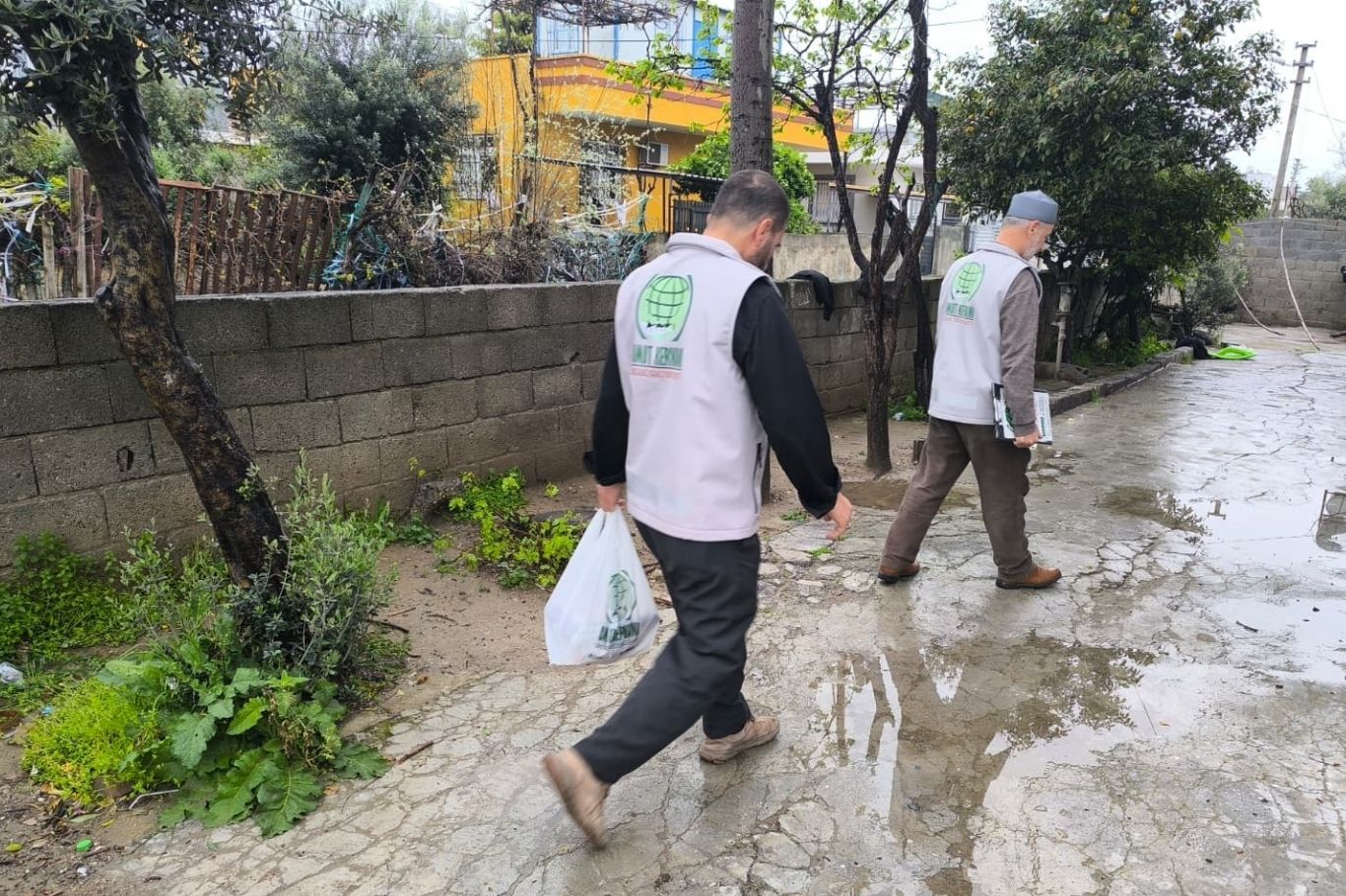 Tarsus Umut Kervan'ından ihtiyaç sahibi ailelere gıda yardımı