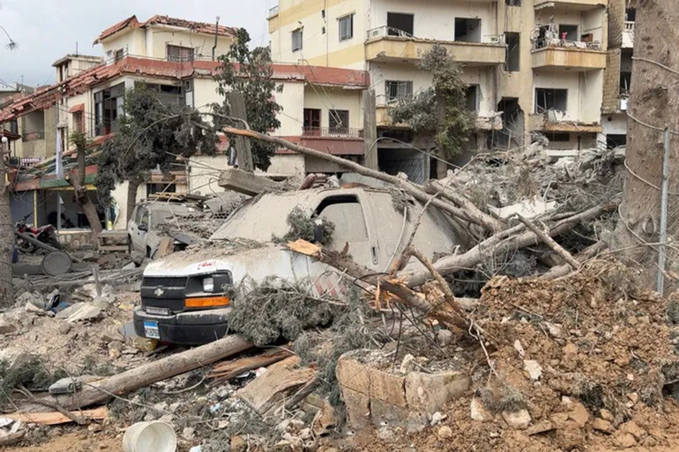 Hizbullah'tan misilleme yağmuru: Onlarca hedef vuruldu