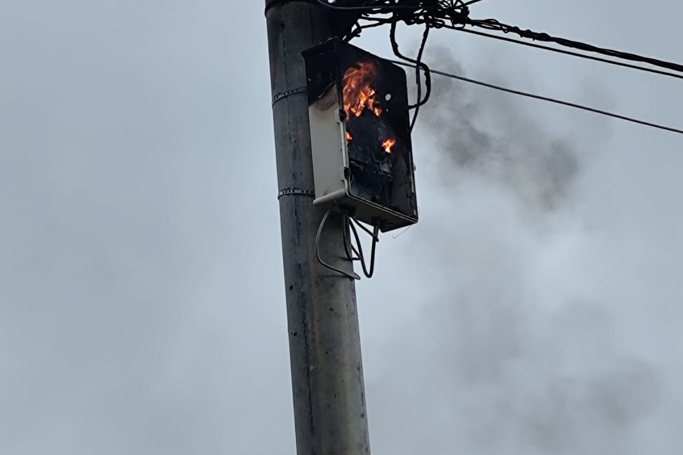 Mardin'de sağanak sırasında elektrik panosunda yangın