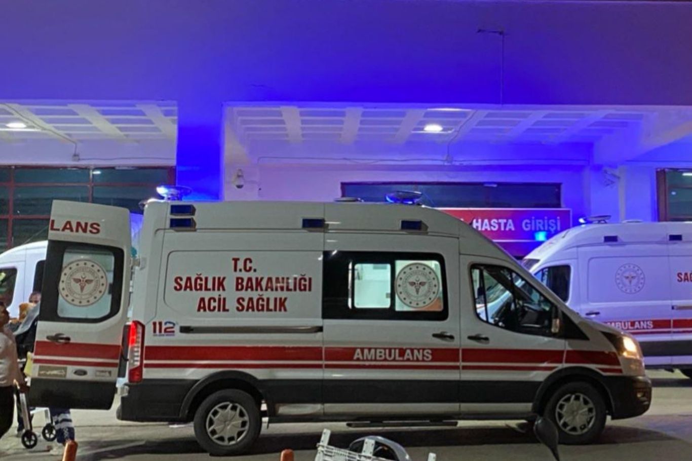 Anamur'da motosiklet yayaya çarptı: 2 yaralı