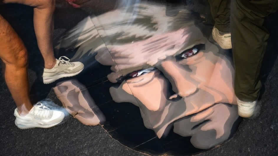 Demokratlar, Trump'ın görevden alınması gerektiğini söylüyor