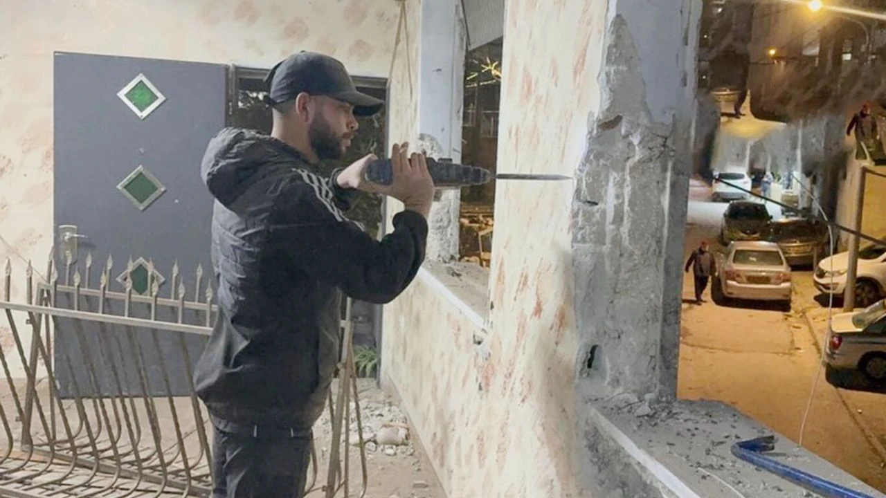 İşgalin kirli yöntemi: Yuvasını kendi elleriyle yıktırdılar!