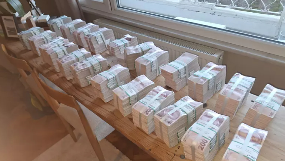 Vıcık vıcık pislik akıyor, CHP'li vekiller de savunuyor