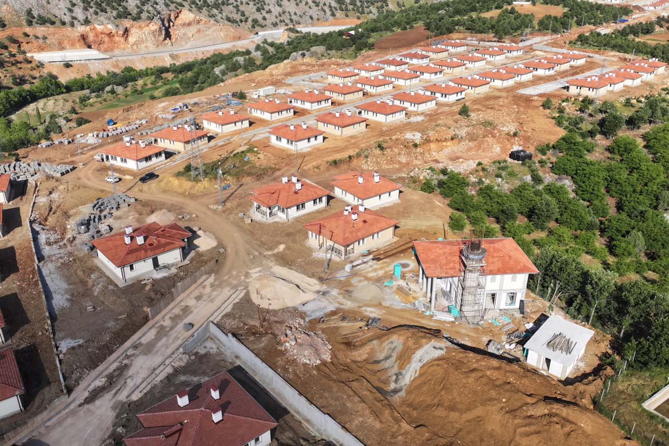 Doğanşehir’de yeniden inşa süreci sürüyor