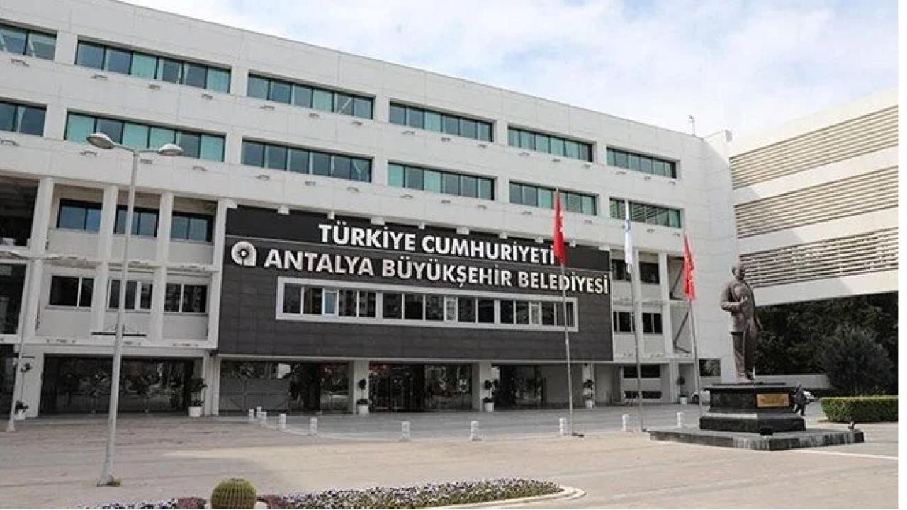 Antalya Büyükşehir Belediyesine yolsuzluk soruşturmasında 5 kişi tutuklandı
