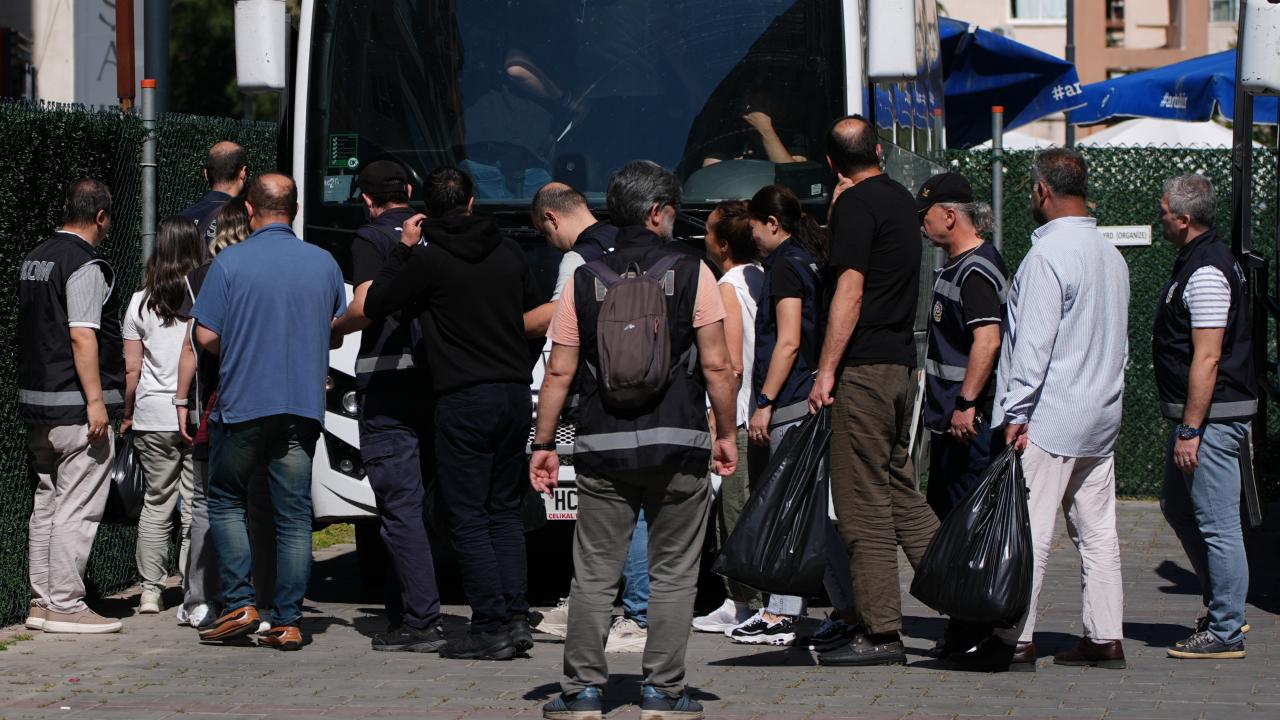 Ege Üniversitesi'ndeki usulsüzlük soruşturmasında 150 araç ve 49 taşınmaza el kondu