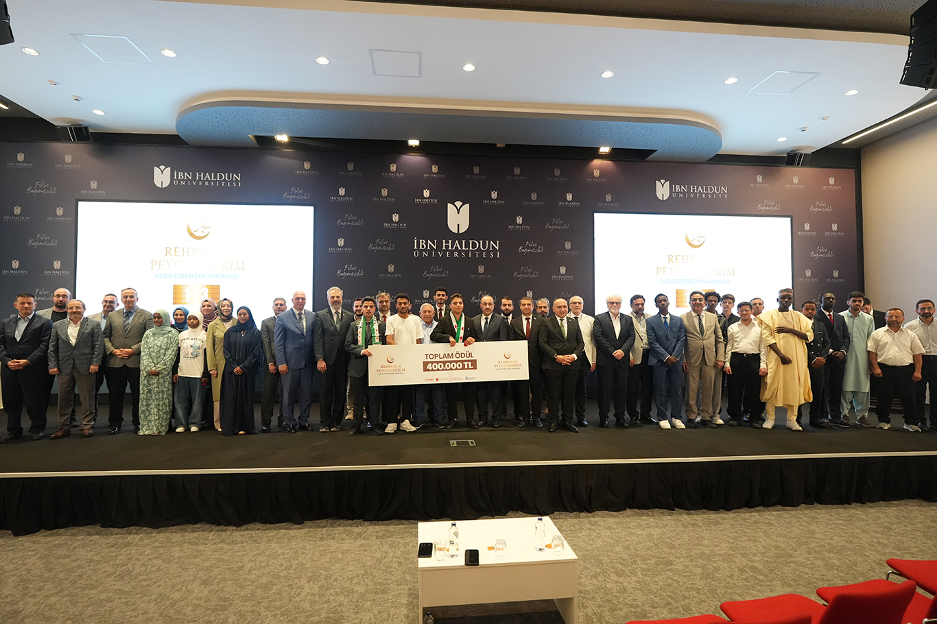 Rehberim Peygamberim Hadis Ezberleme Yarışması’nda 20 genç ödüllerin sahibi oldu