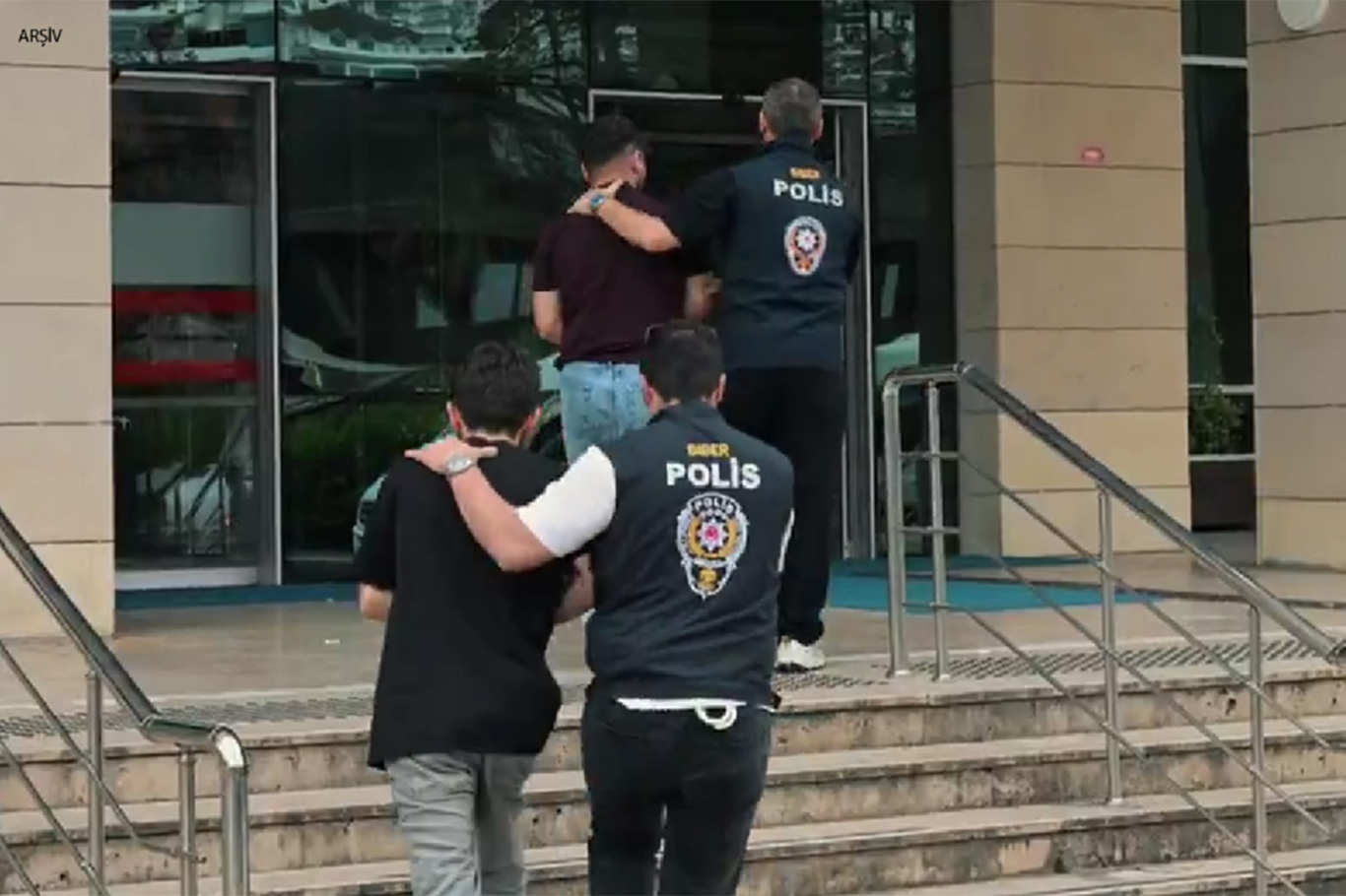Ehliyet sınavlarında usulsüzlük operasyonu: 24 ilde 262 gözaltı kararı