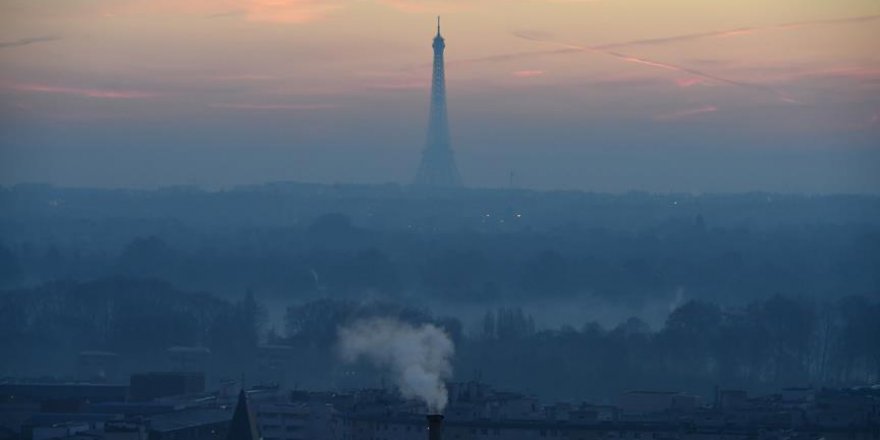 Paris'te aşırı sıcaklar nedeniyle kamusal alanda alkol yasağı başlıyor