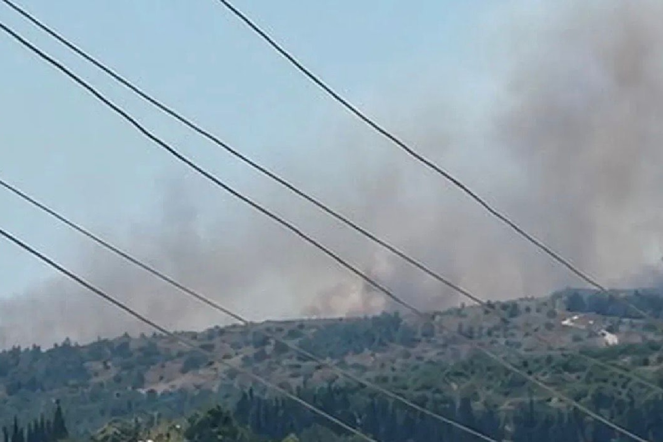 Çöplükte çıkan yangın makilik alana sıçradı