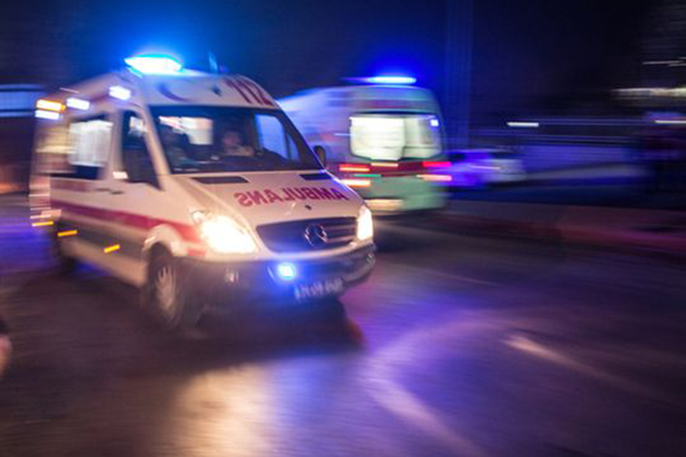 İstanbul'da yolcu minibüsü devrildi: 2 ölü, 10 yaralı