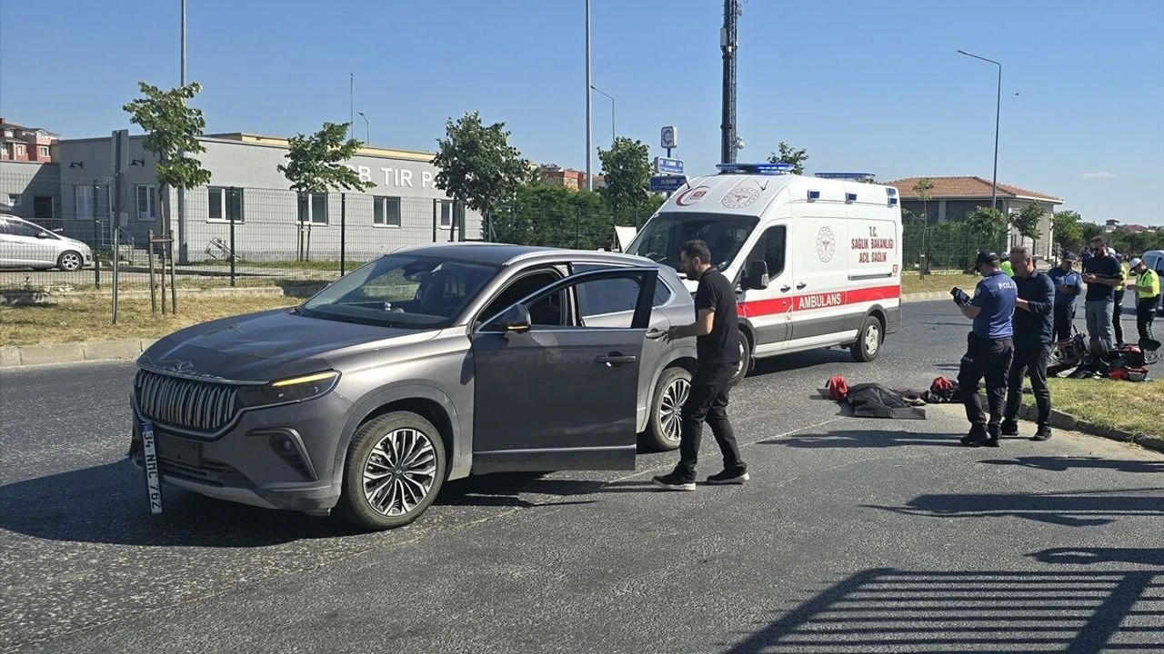 Otomobille çarpışan elektrikli motosikletin sürücüsü öldü