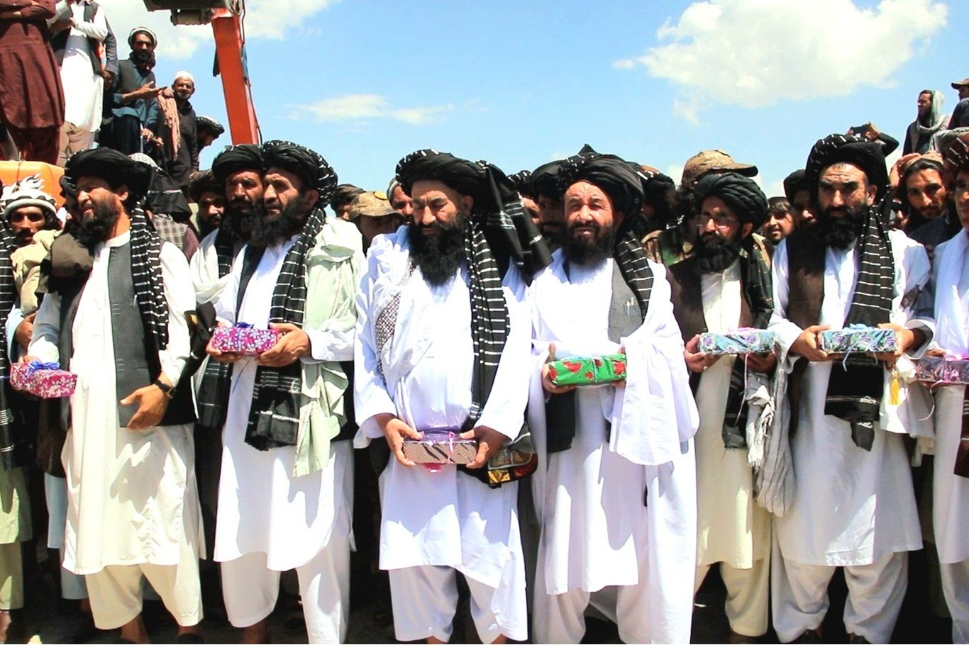 Afganistan, doğu Paktika vilayetinde önemli bir yol projesini başlattı.