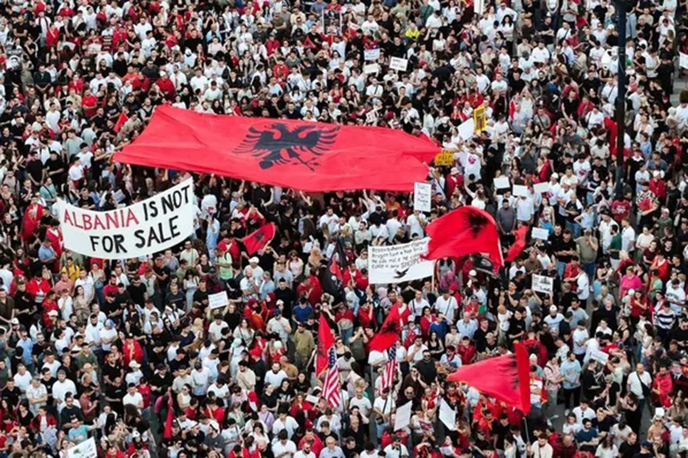 Arnavutluk'ta Trump bağlantılı proje 28 gündür protesto ediliyor