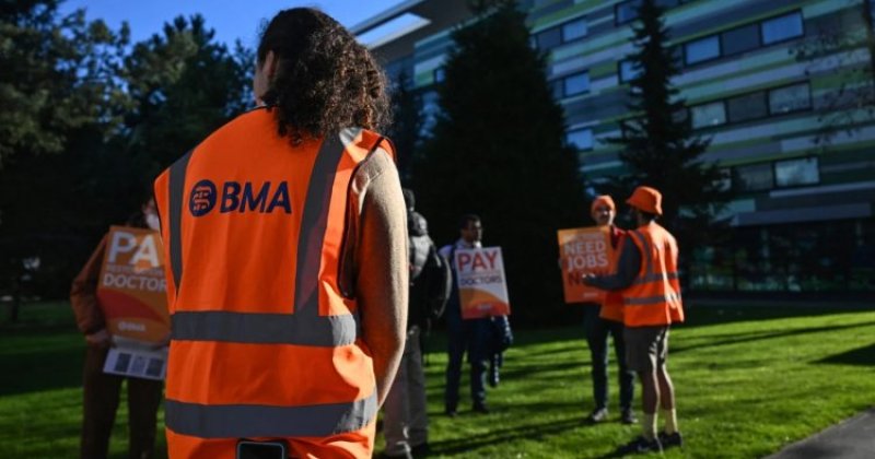 İngiliz Tabipler Birliği'nden İsrail'i eleştiren doktorlara destek: "Susturma girişimlerine izin vermeyeceğiz"