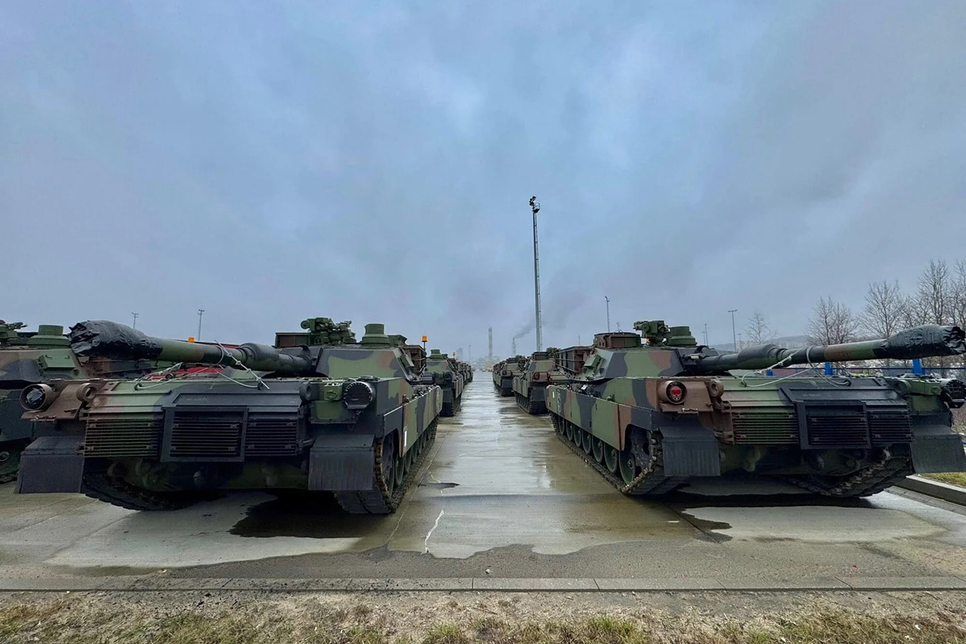 Polonya yeni M1A2 SEPv3 Abrams tanklarını teslim aldı