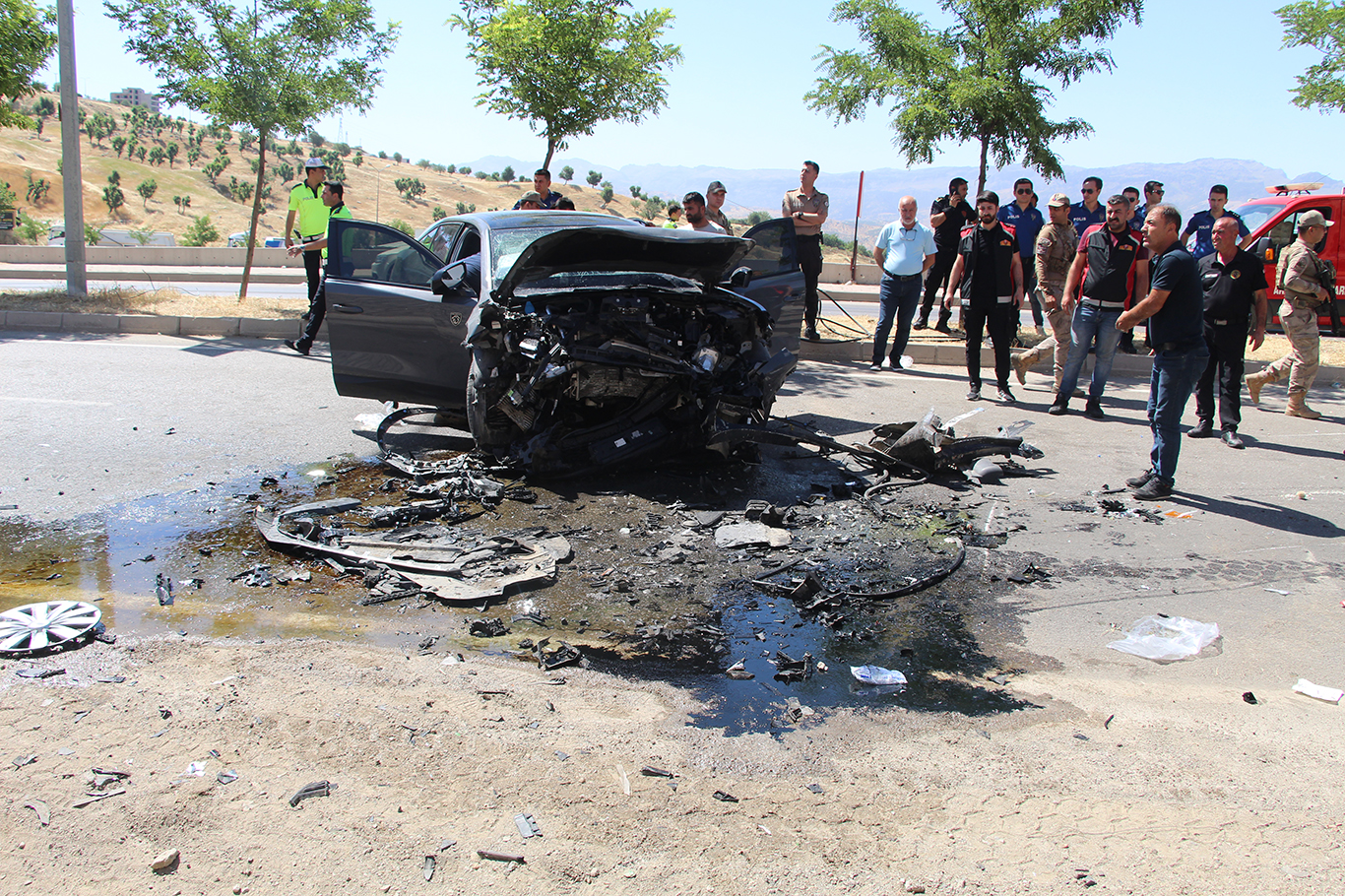 Şırnak’ta iki otomobil kafa kafaya çarpıştı: Bir ölü, 3 yaralı