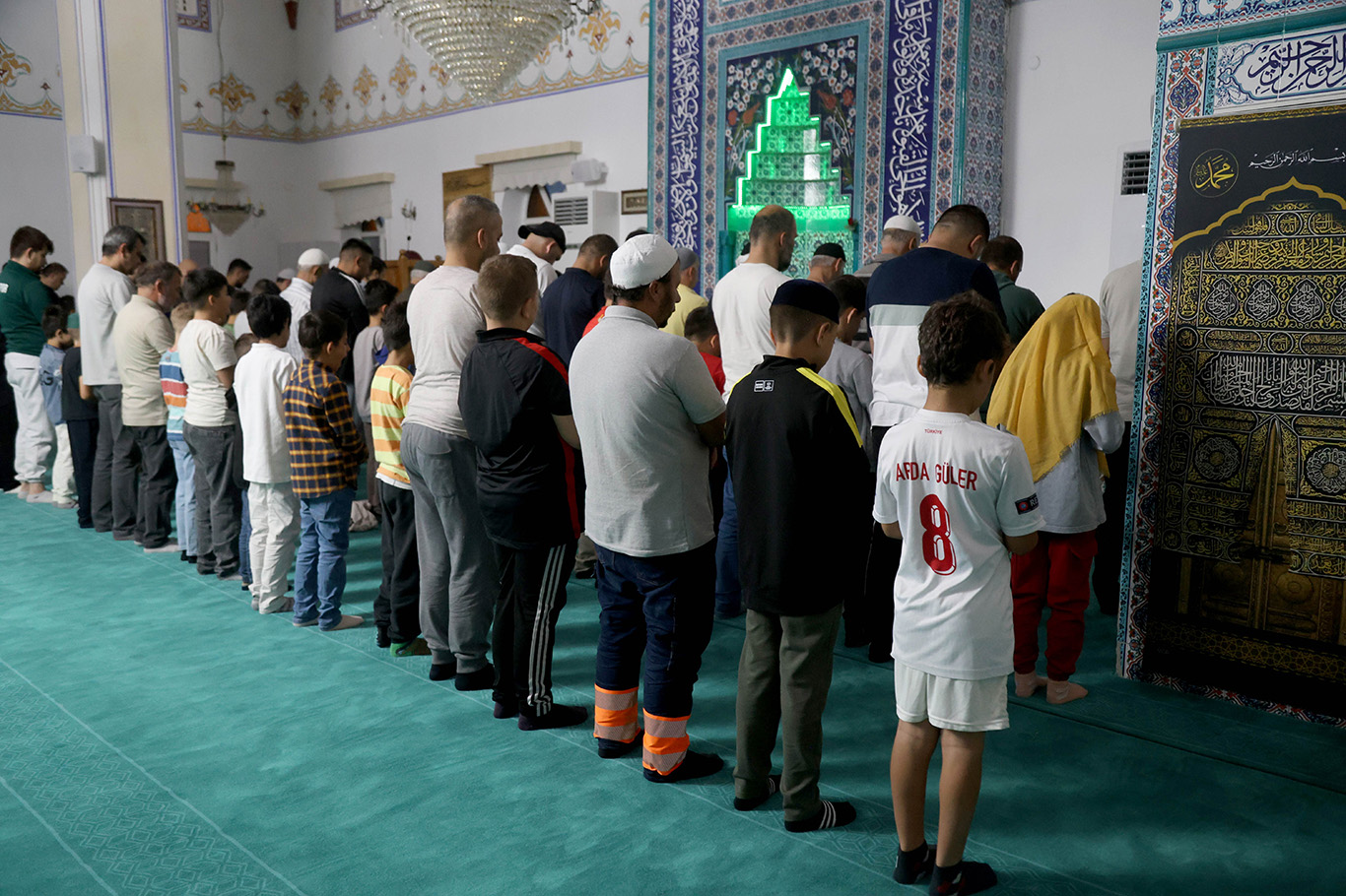"Güle Oynaya Camiye Gel" projesinde camiler çocuklarla doluyor