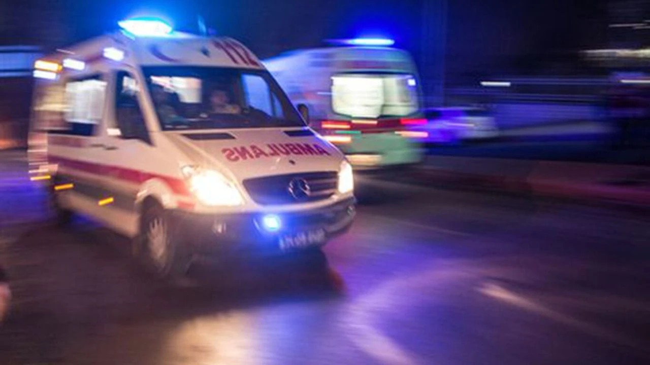 Kamyonet uçuruma yuvarlandı: 3 ölü, 2 yaralı var