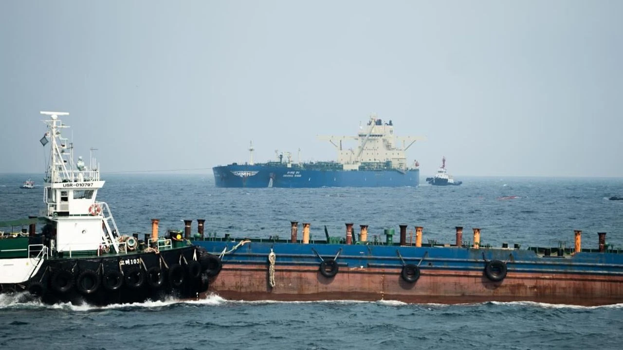 Hürmüz'de tanker alarmı: Suudi petrol gemisi saldırıda hasar aldı