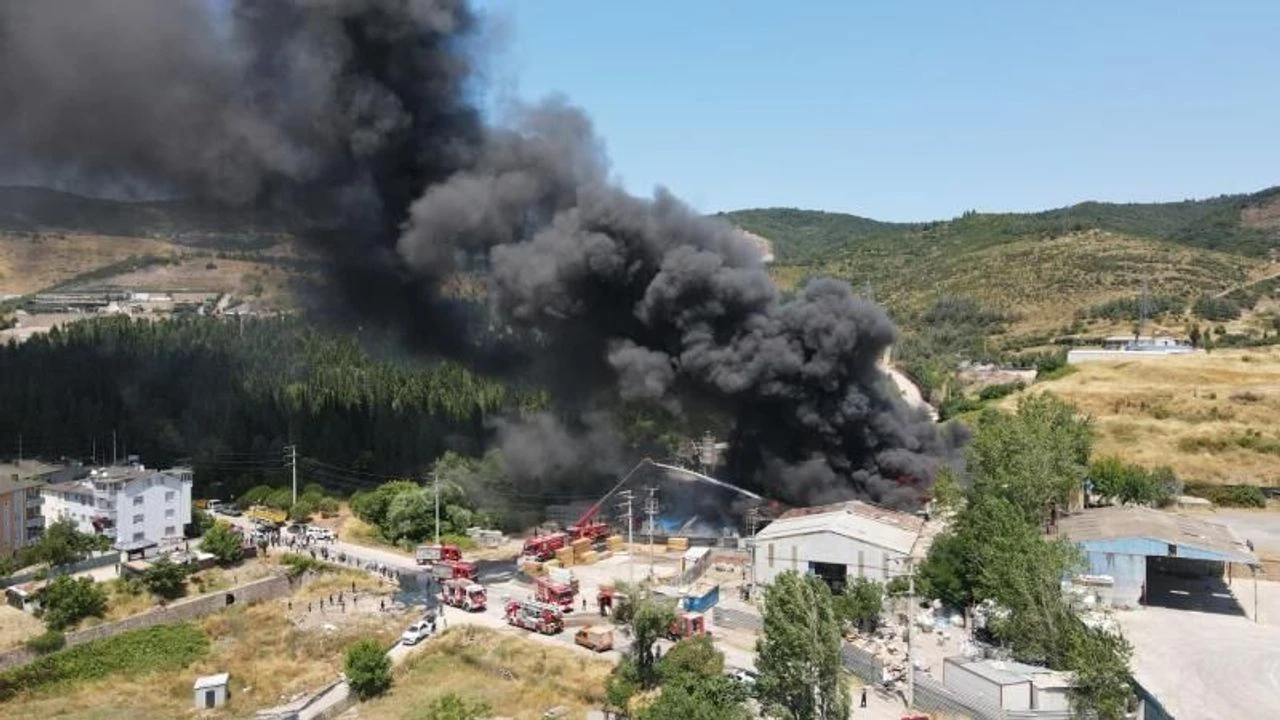 Kocaeli'de fabrika yangını: Ölü ve yaralı var!