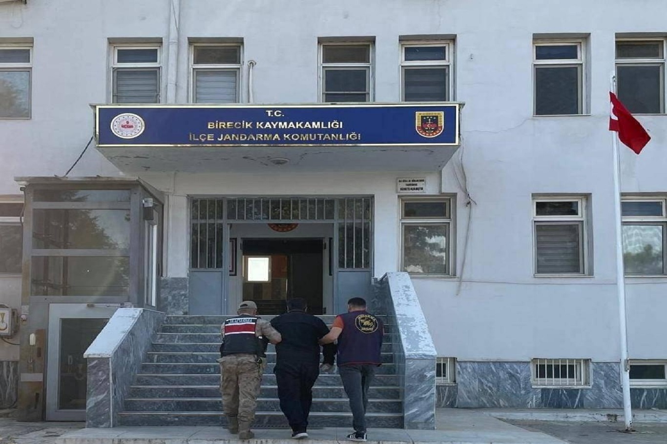 Şanlıurfa'da silahla yağma suçundan aranan hükümlü yakalandı