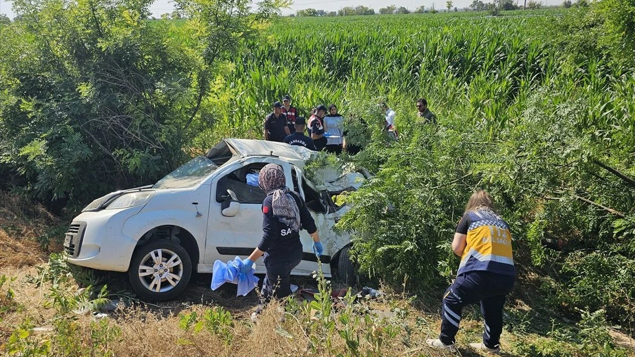Düğünden dönen aile kaza yaptı: 3 ölü, 1 yaralı var!
