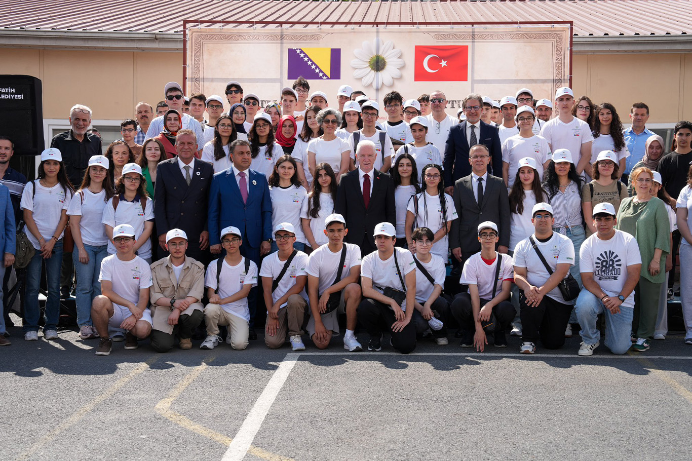 Srebrenitsa anma programı için 200 öğrenci Bosna Hersek'e uğurlandı