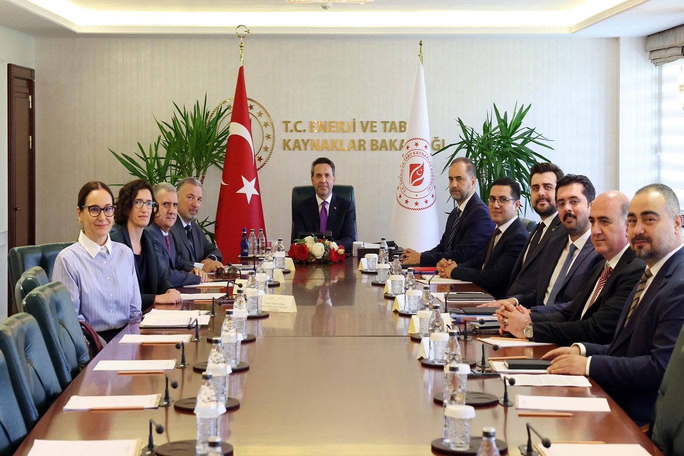 Bakan Bayraktar, Dünya Bankası Türkiye Ülke Direktörü Carret ile enerji yatırımlarını görüştü