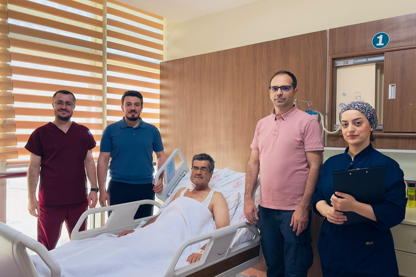 Felç riski taşıyan hasta Siirt'te yapılan şah damarı ameliyatıyla sağlığına kavuştu