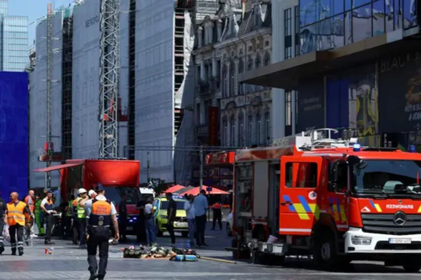 Brüksel'de 15 katlı binada yangın: 2 ölü, 4 kayıp