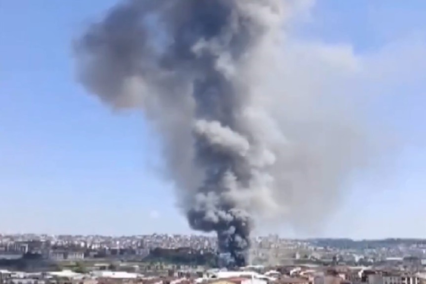 İstanbul Arnavutköy'de fabrika yangını