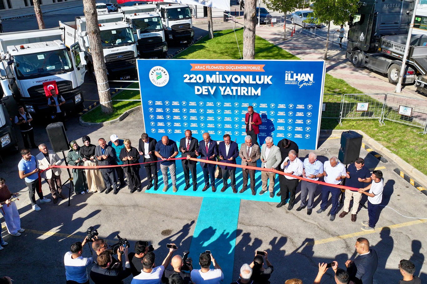 Yeşilyurt Belediyesi araç filosunu yeni iş makinalarıyla güçlendirdi