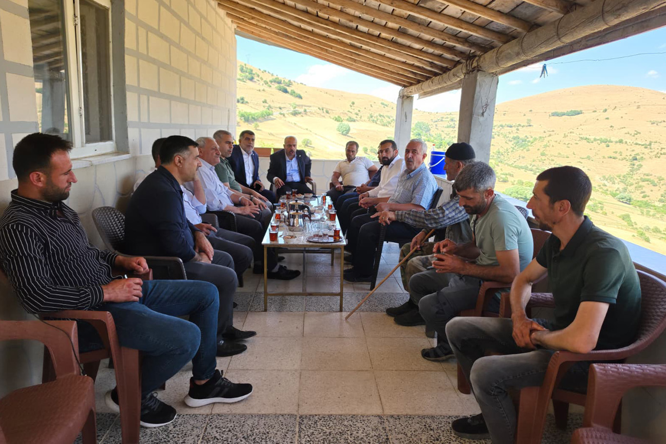 HÜDA PAR heyeti Elazığ'da çiftçilerin sorunlarını yerinde dinledi