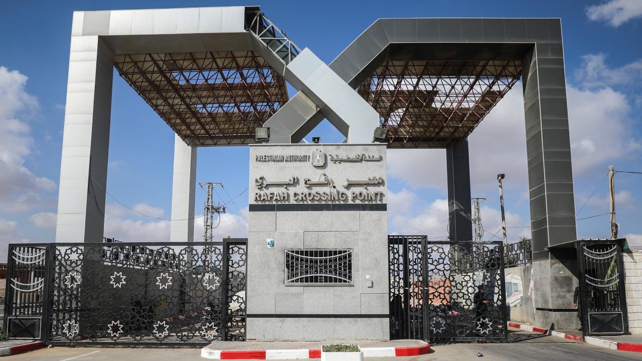Refah sınır kapısı’ndaki kısıtlamalar binlerce hastayı tehdit ediyor