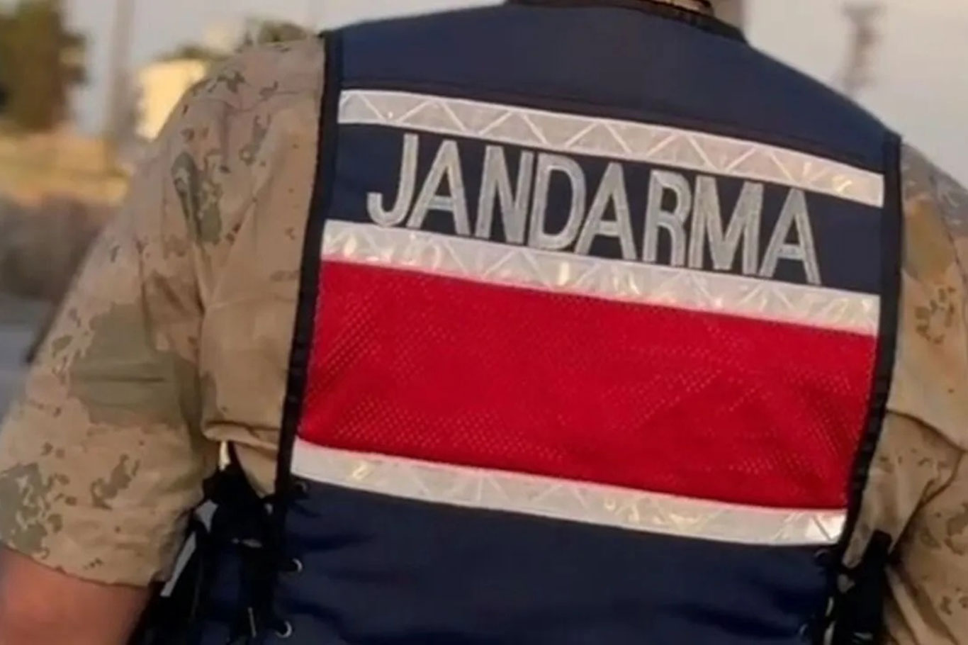 Jandarma kılığına girerek 12 kilo altın ve 2 milyon TL çaldılar
