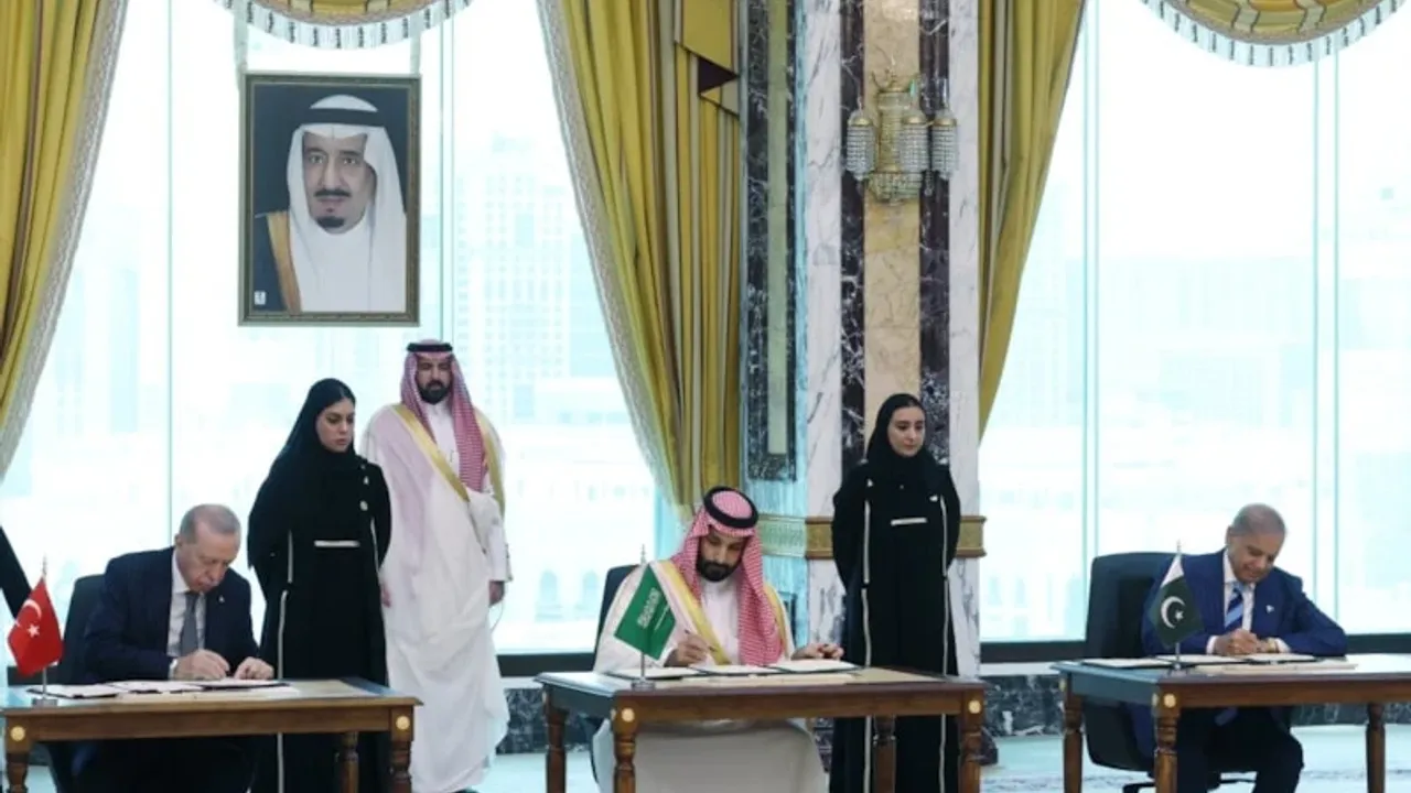 Türkiye, Pakistan ve Suudi Arabistan imzayı attı! Mekke Anlaşması yürürlüğe girdi