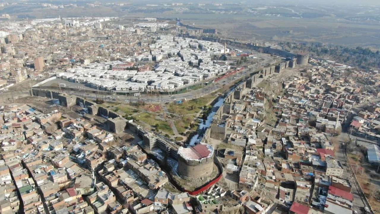 Diyarbakır'da Hazine'ye ait araç ve hurda malzemeler satışa çıkıyor