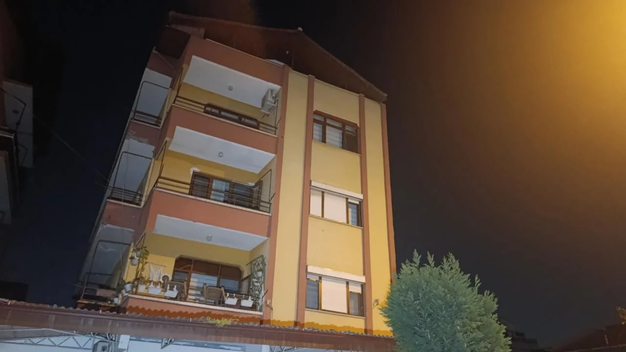 Kolonlarından ses gelen bina boşaltıldı