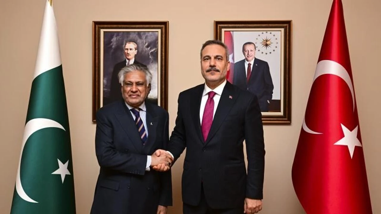 Bakan Fidan, Pakistanlı mevkidaşı Dar ile görüştü