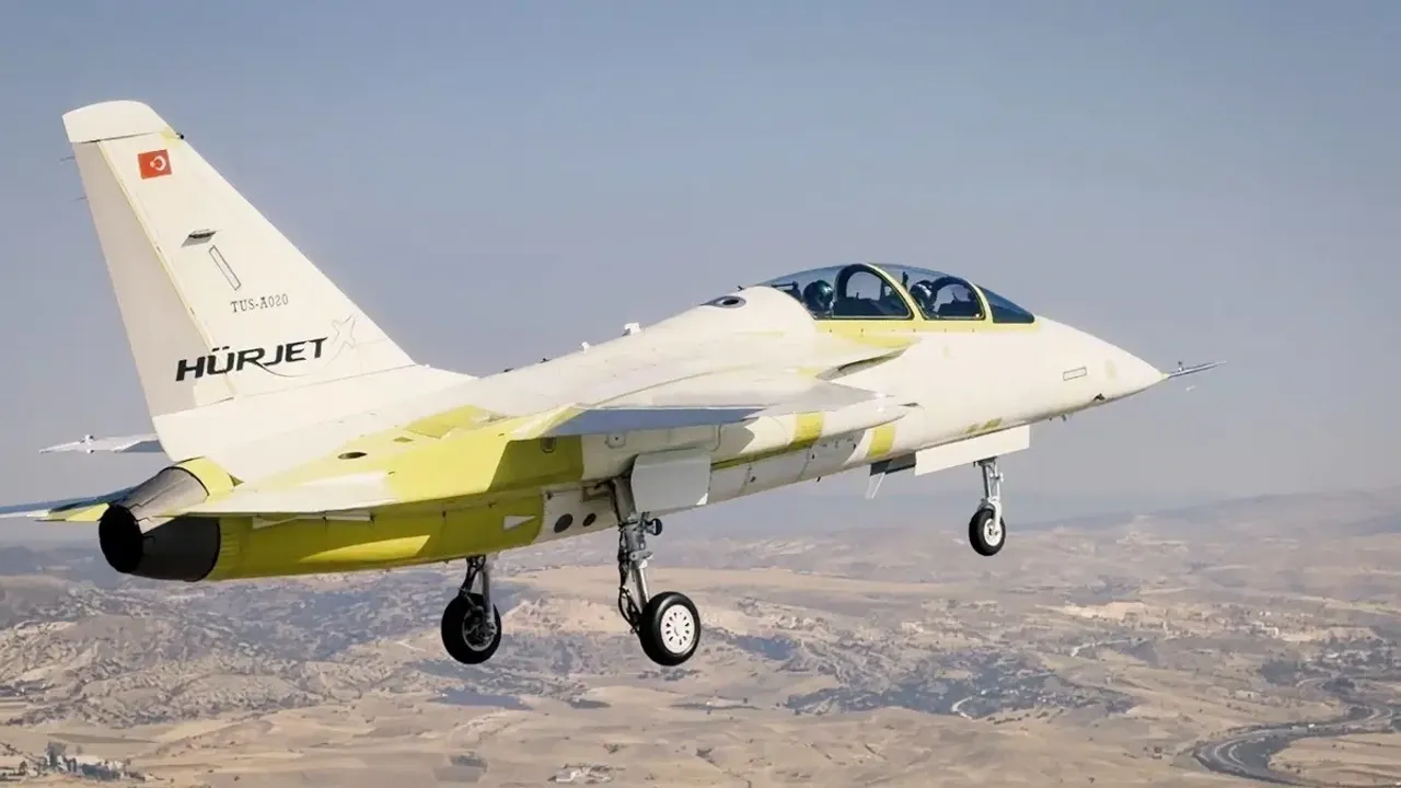 İlk HÜRJET havalandı: 18 dakika gökyüzünde kaldı
