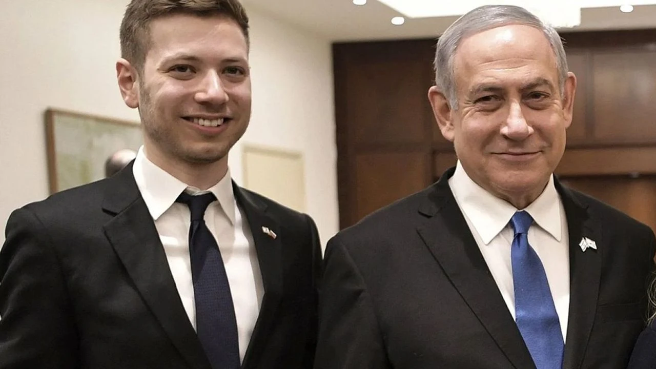 Netanyahu'nun oğlu eşyalarını bile alamadan kaçtı