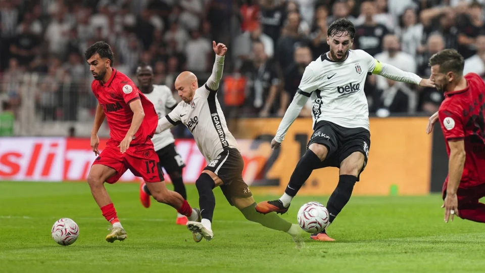 Dolmabahçe'de gol yağmuru: Beşiktaş, Fenerbahçe derbisi öncesi gövde gösteri yaptı