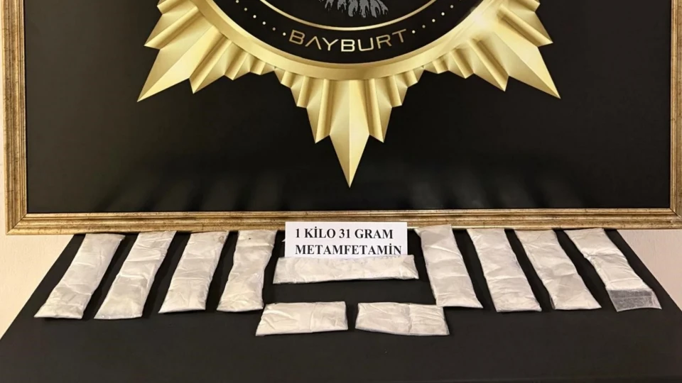 Bayburt’ta uyuşturucu operasyonu! Bir kilo 31 gram metamfetamin ele geçirildi